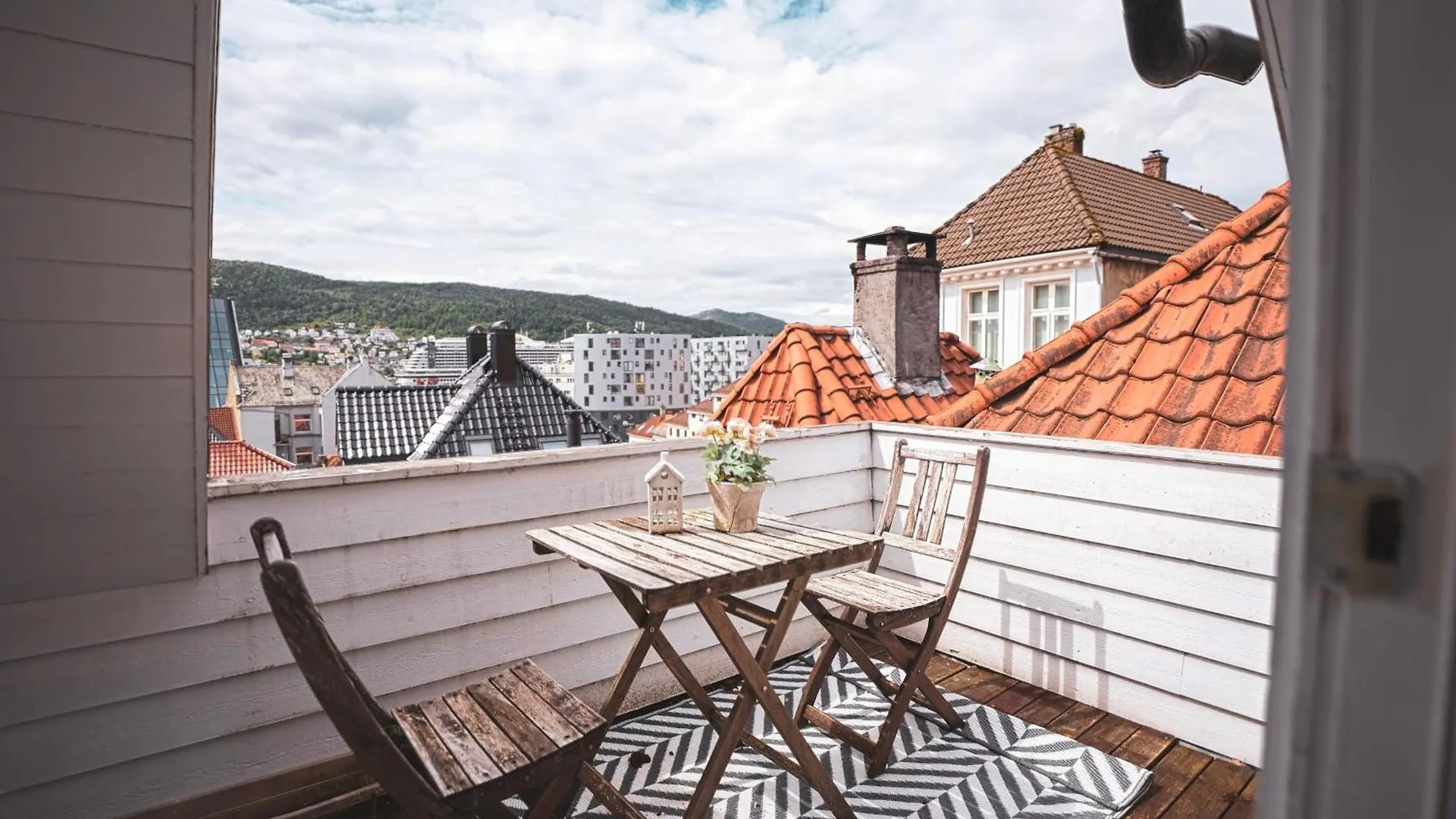 City Center Historic Area Cozy House & Area Walking Distance contacts
